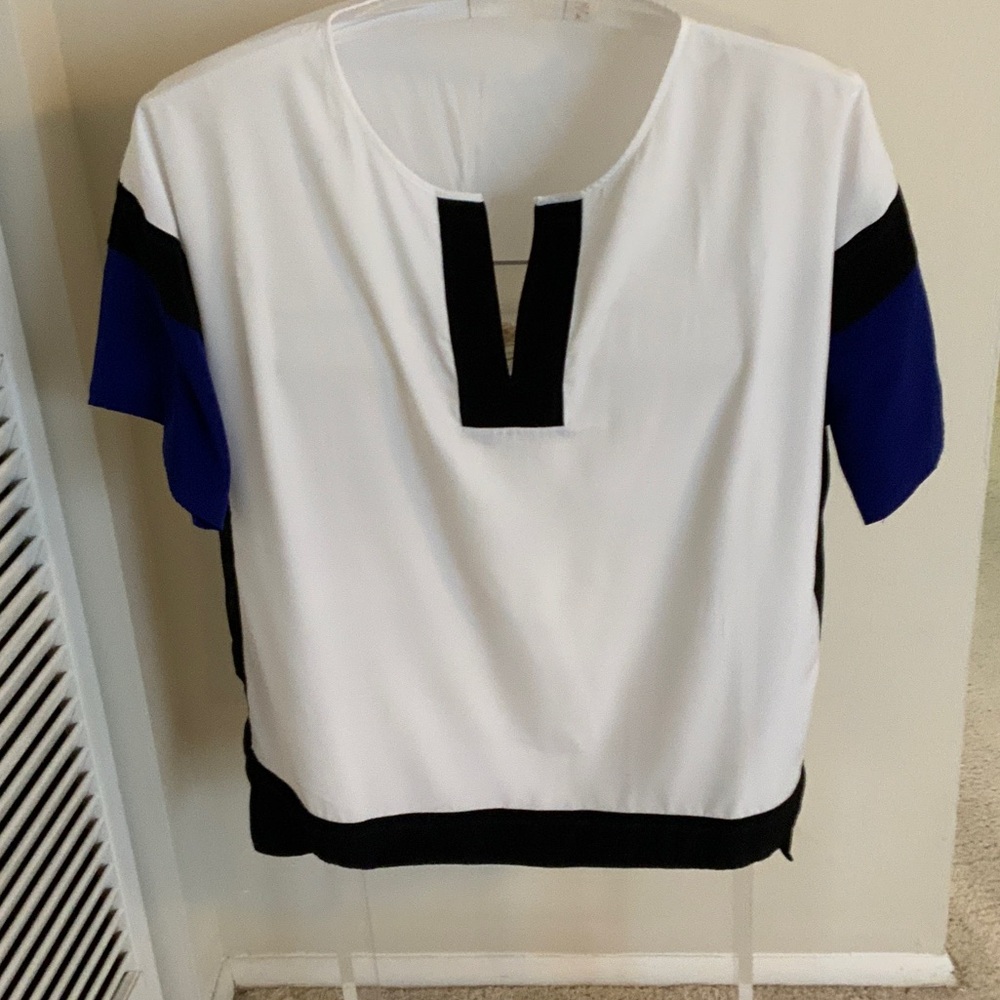 Chico's White, Black and Blue Short Sleeve Top